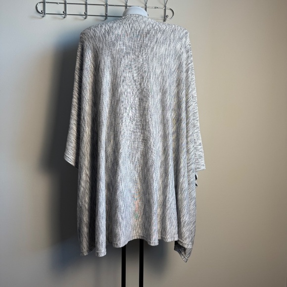 Steve Madden Women's OS Short Sleeve Rayon Open Cover Up Top Casual Office - Picture 4 of 8